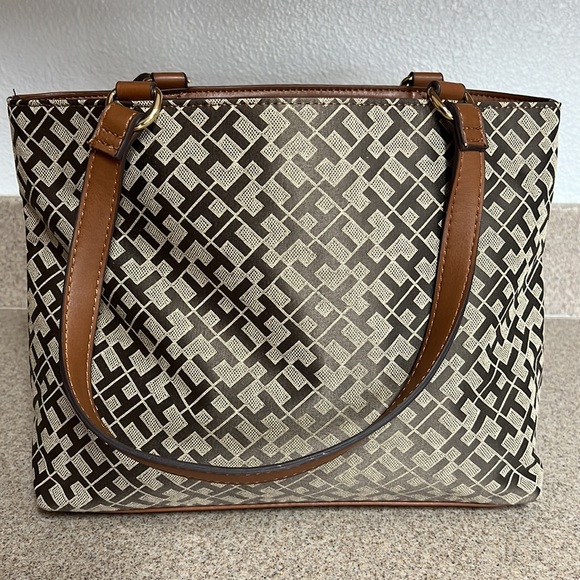 Tommy Hilfiger Purse NWOT - Picture 2 of 2